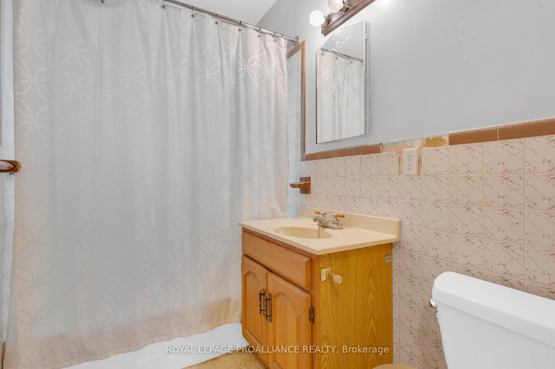 180 Foster Avenue photo 16