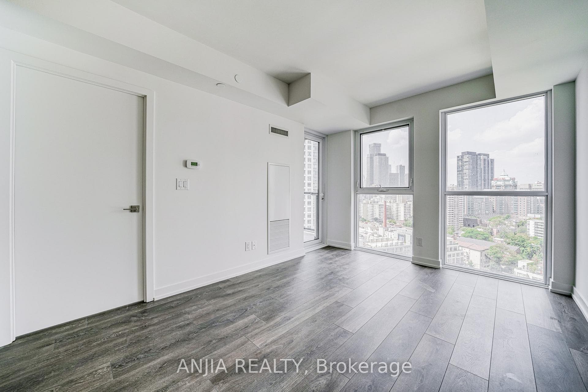 159 Wellesley Street Unit 1801 photo 11