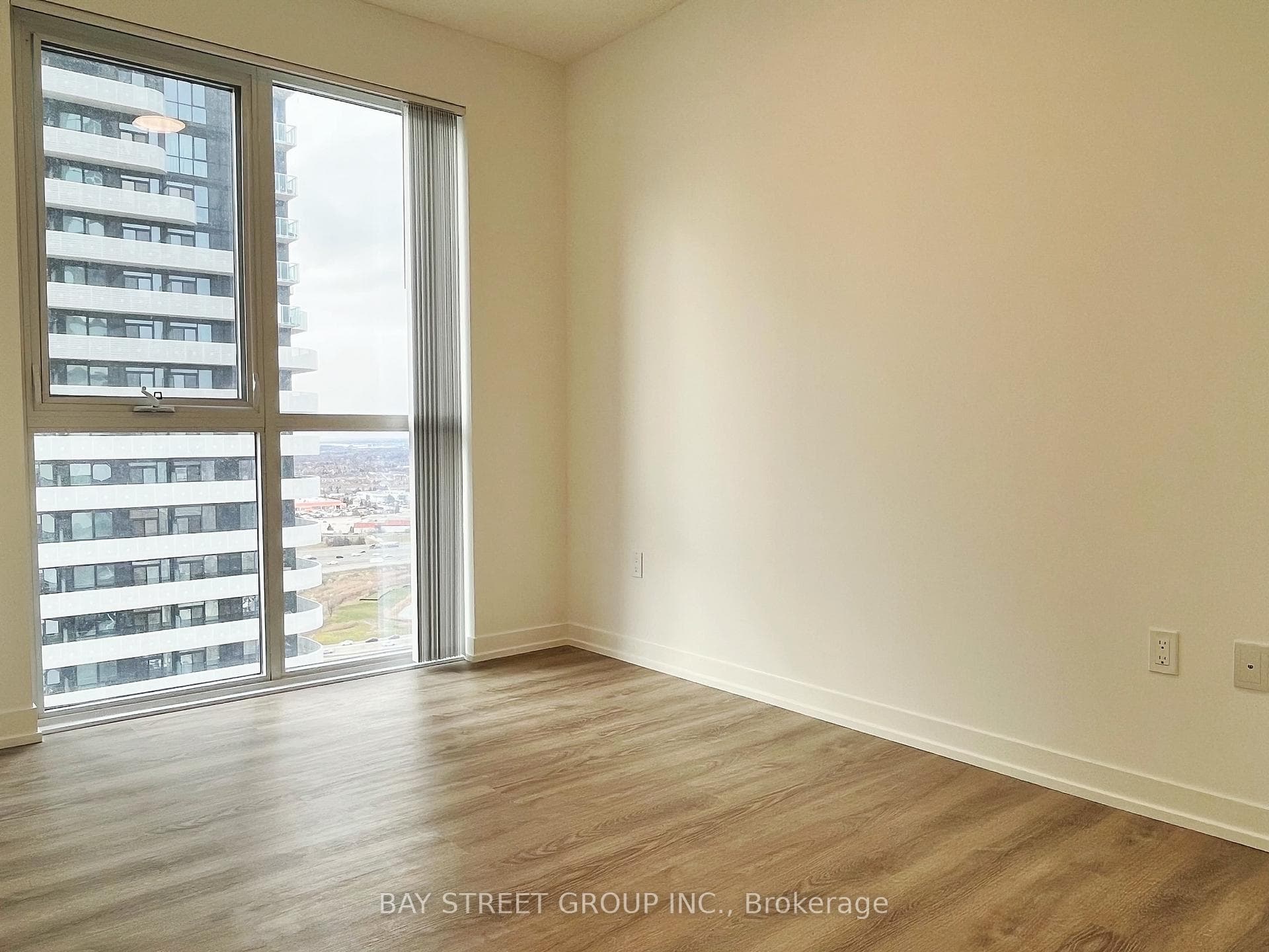 8 Interchange Way Unit 2912 photo 10