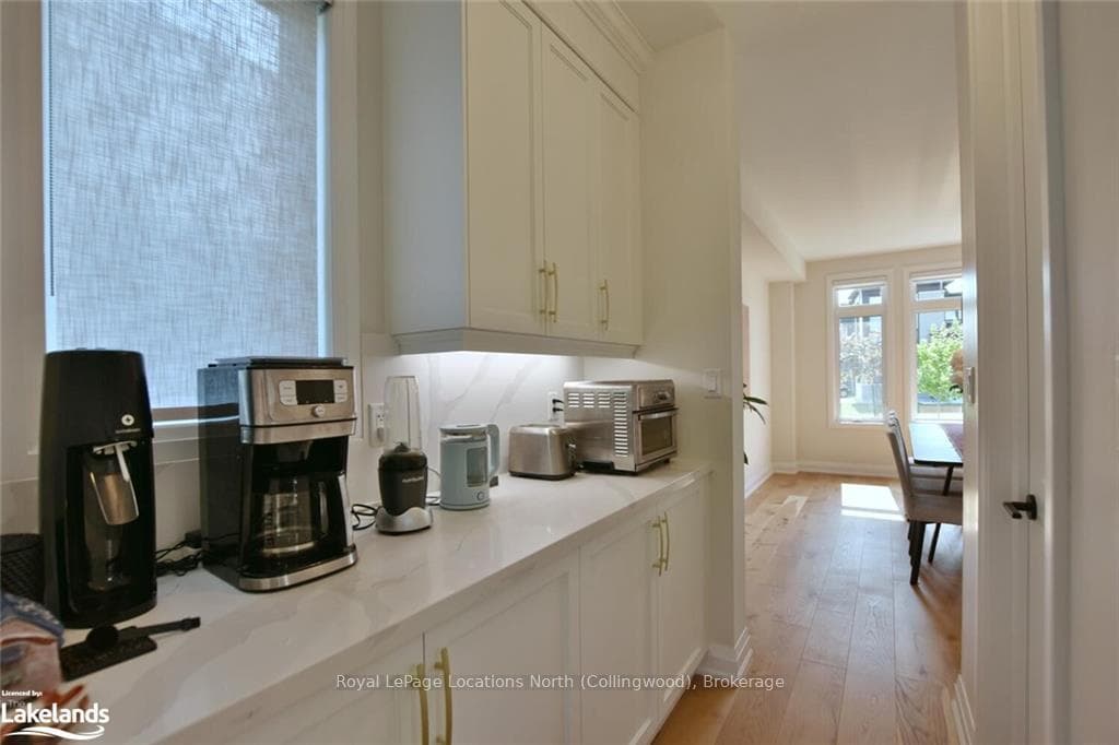 128 SPRINGSIDE Crescent photo 9