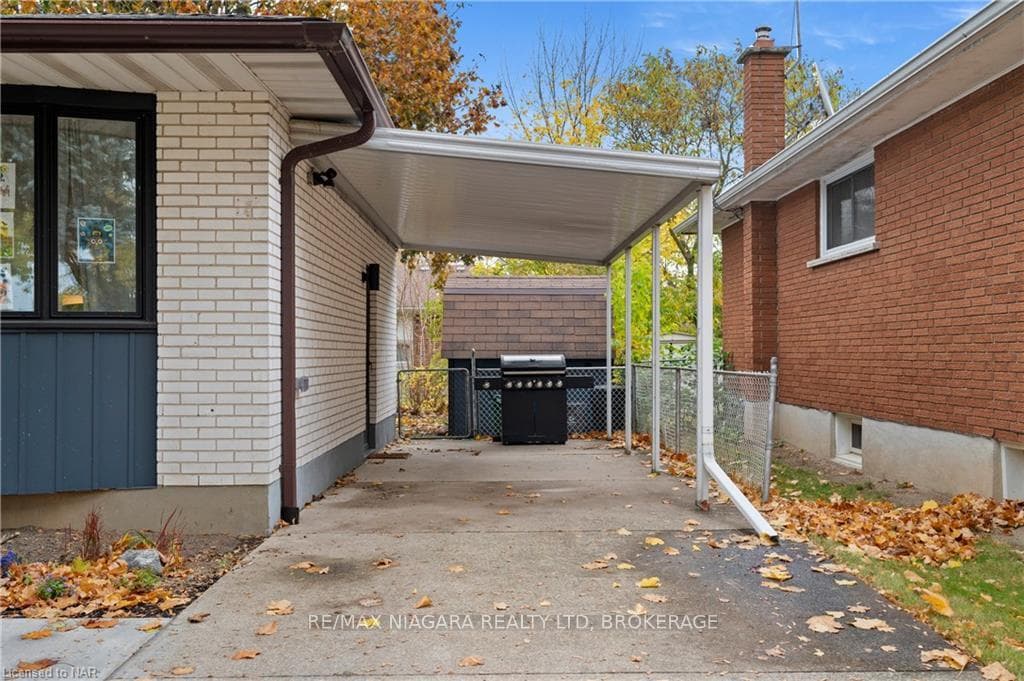 18 DENSGROVE Drive photo 33
