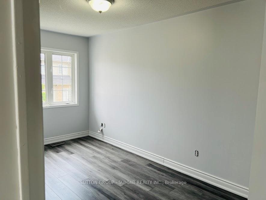 64 Oakins Lane photo 11