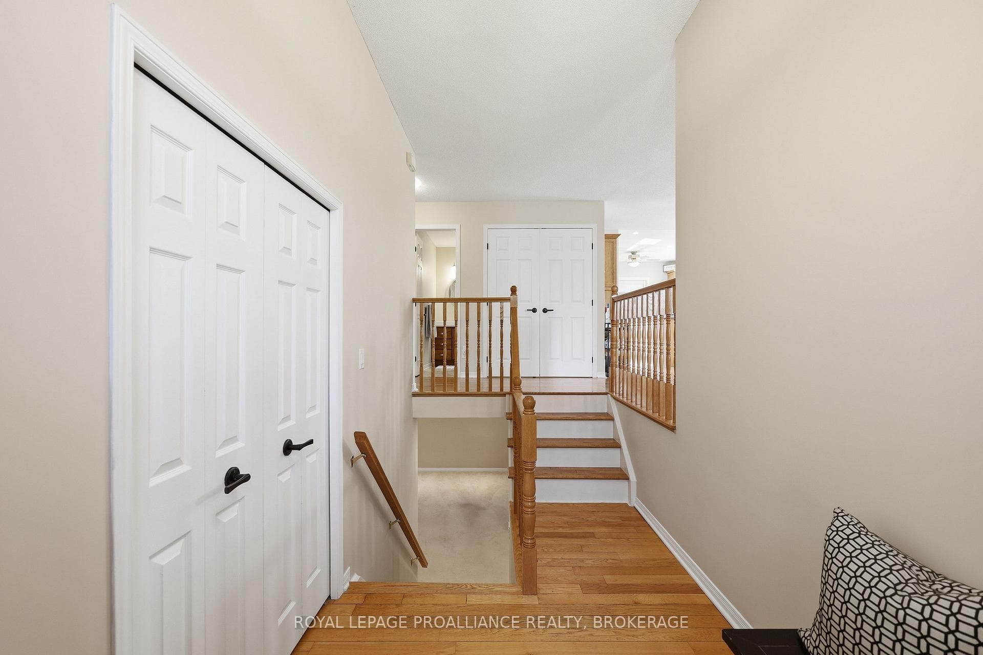 1380 Fisher Crescent photo 21