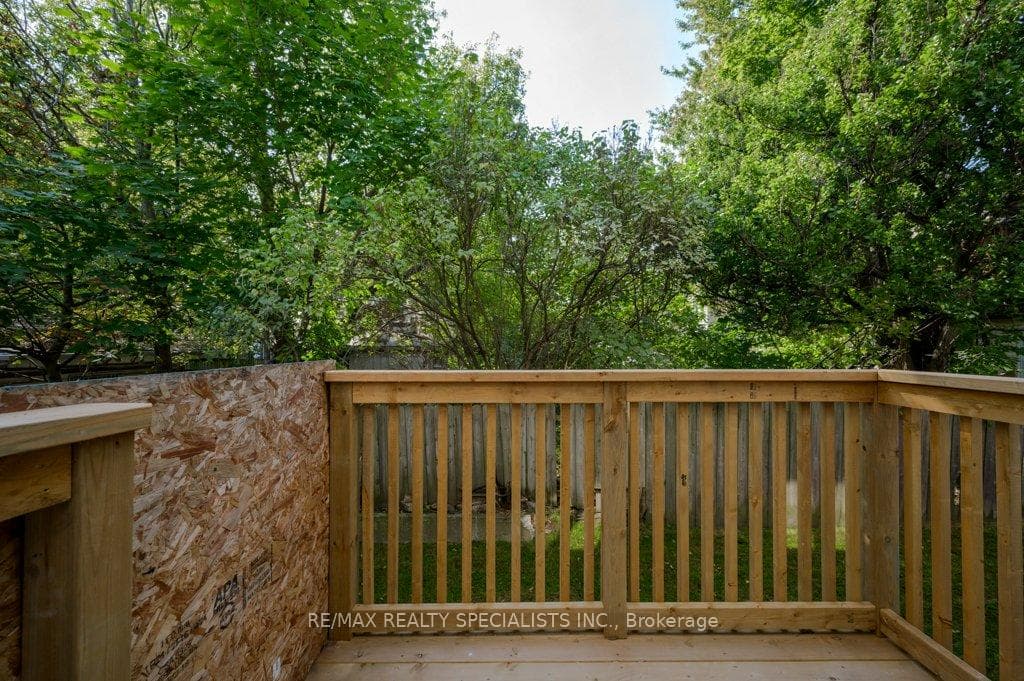 137 Peter Street photo 11