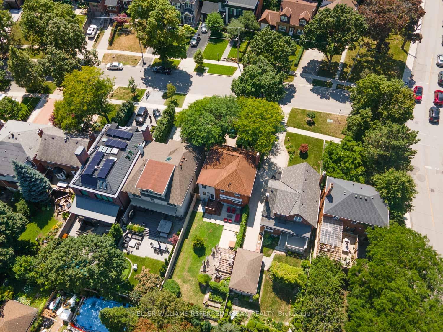 327 Bessborough Drive photo 4