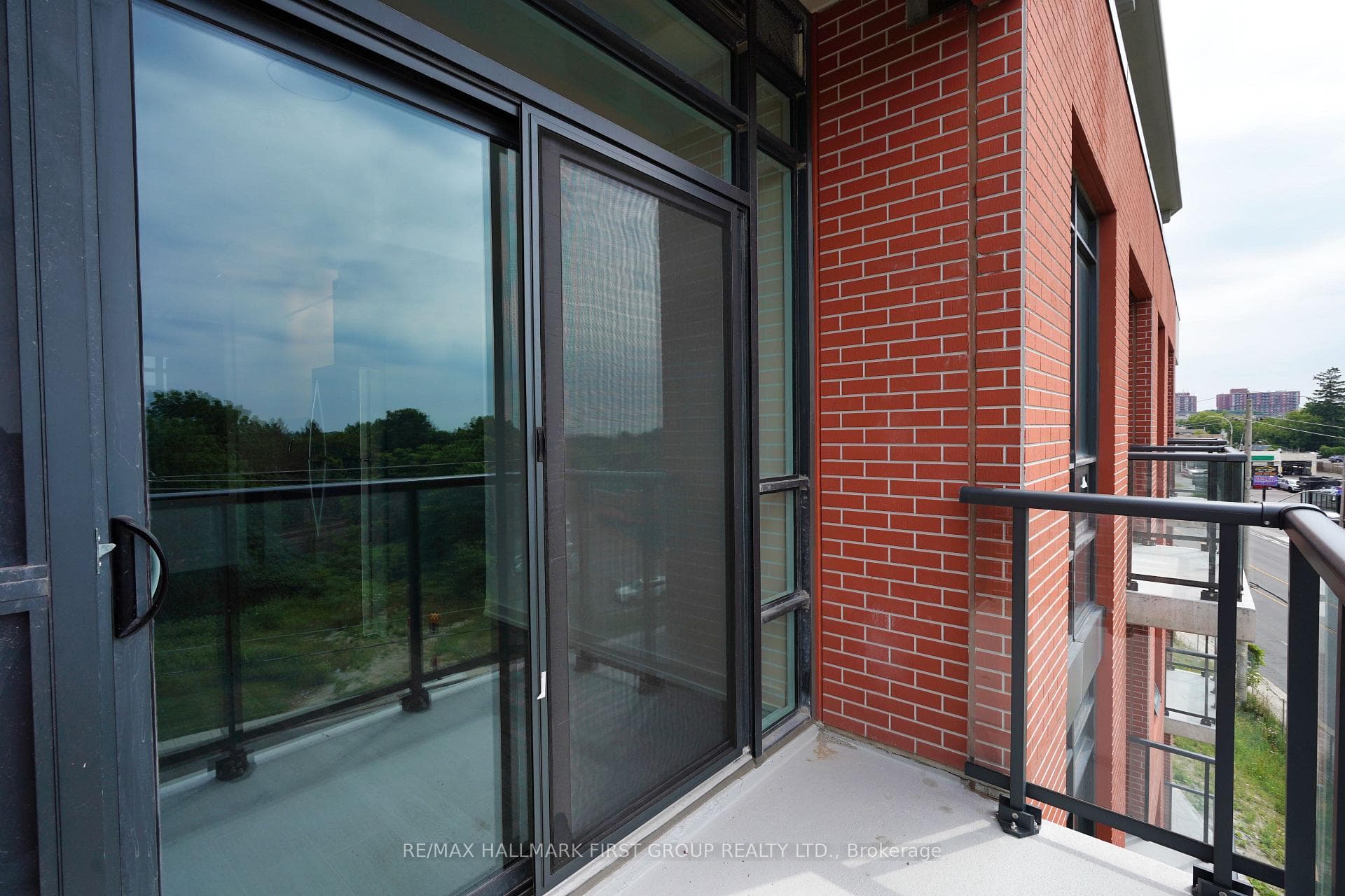 1010 Dundas Street Unit 516 photo 6