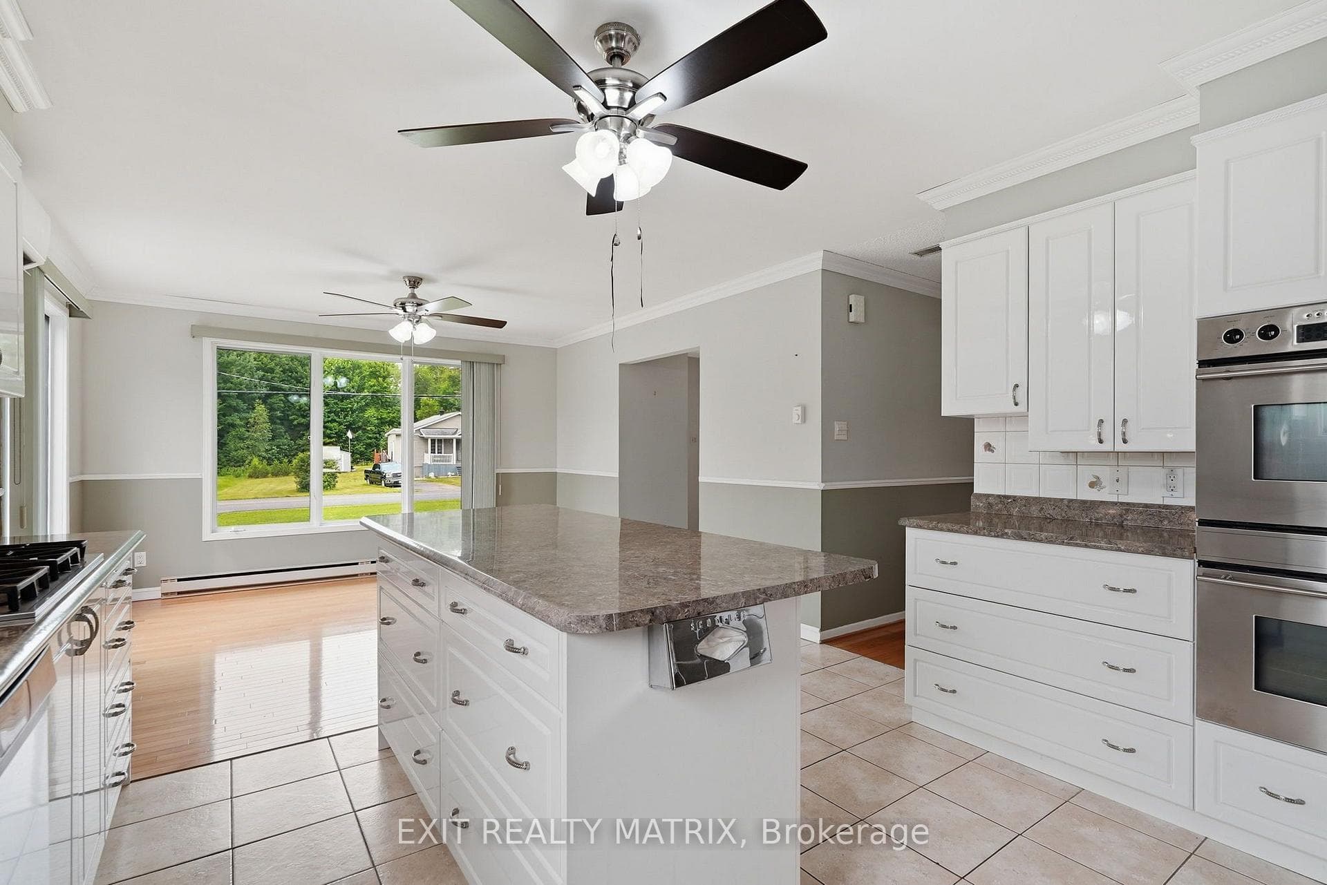 563 Lajeunesse Road photo 11