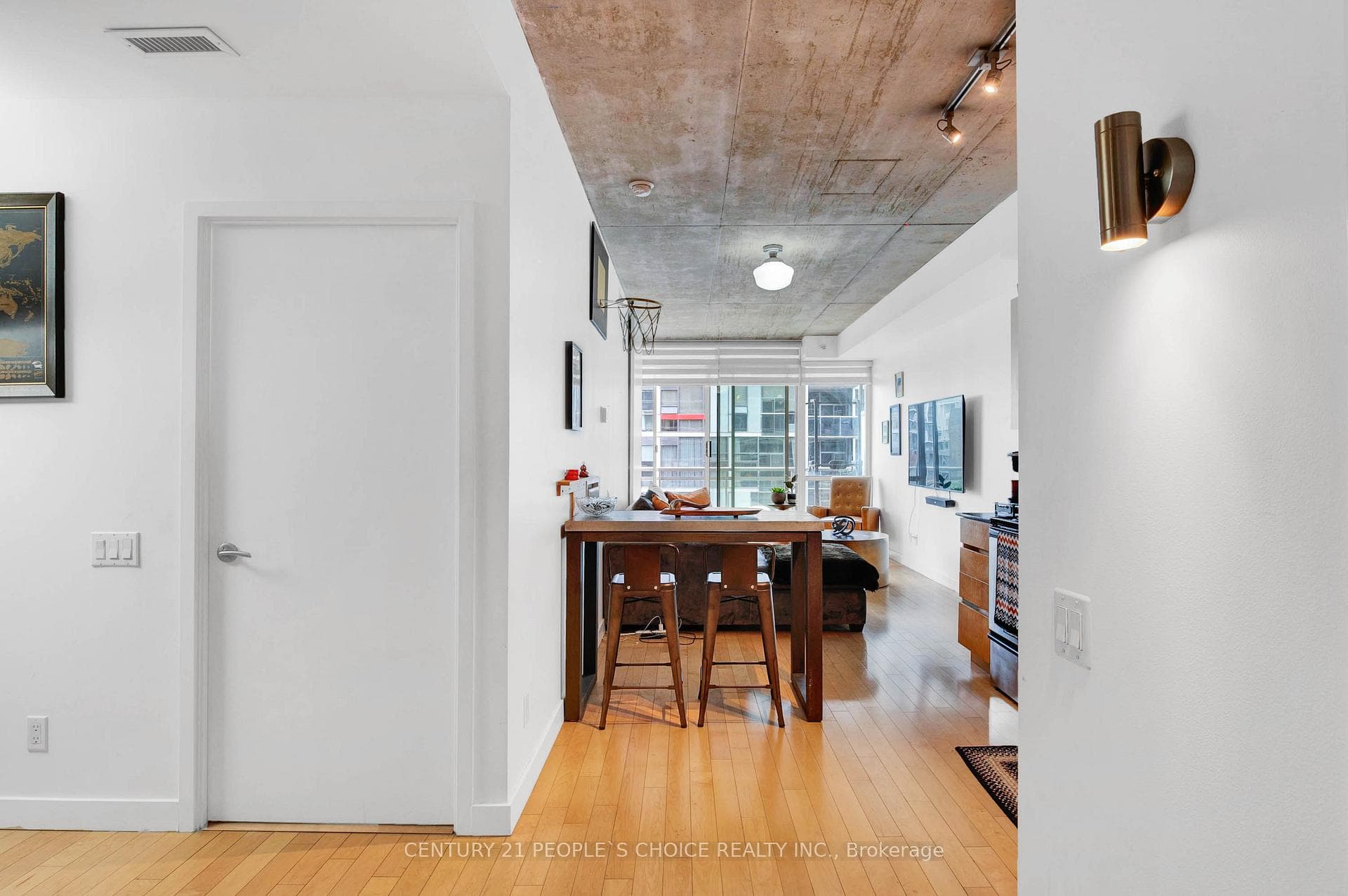38 Niagara Street Unit 607 photo 8