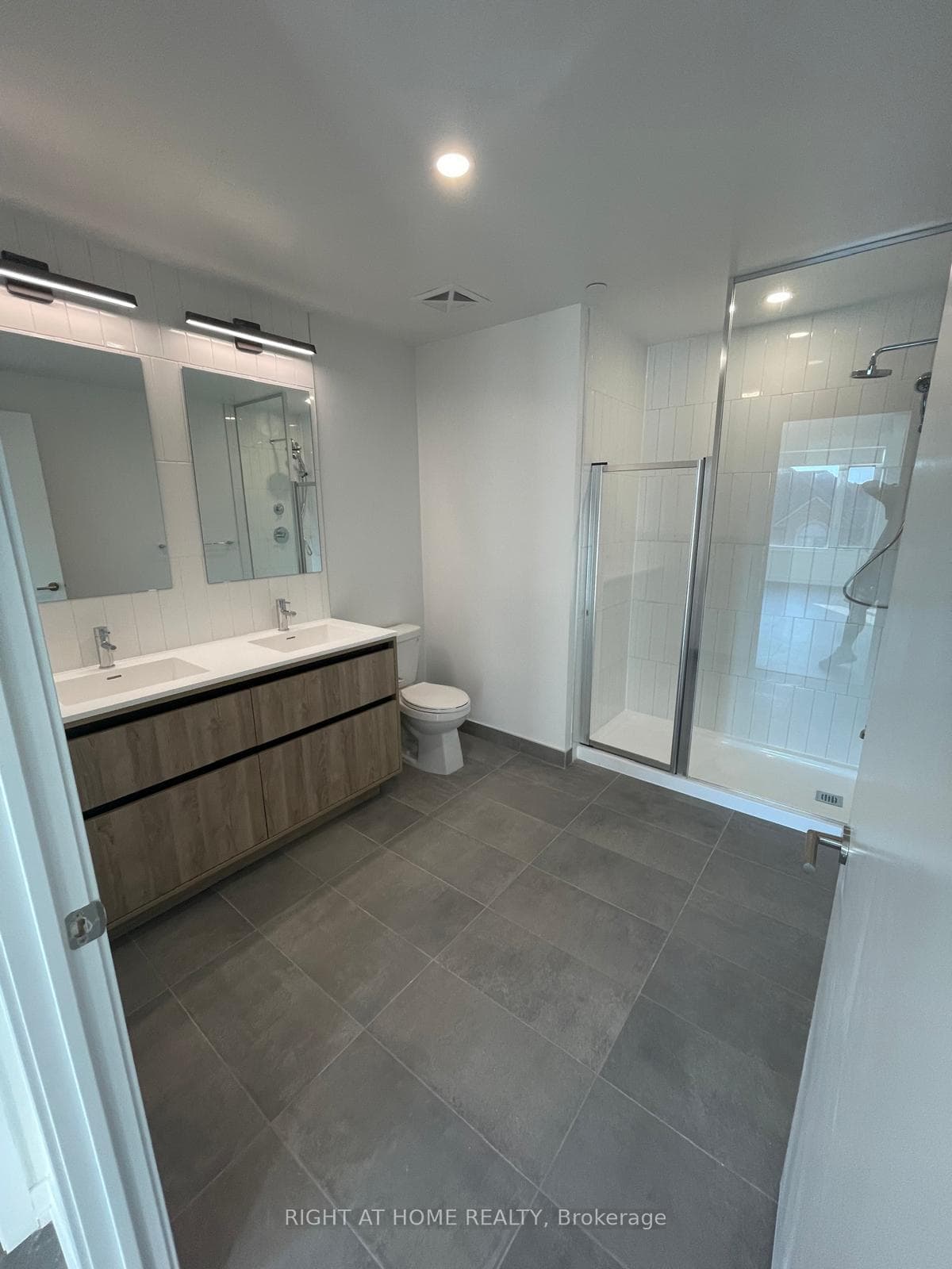 8 Beverley Glen Boulevard Unit D-331 photo 13