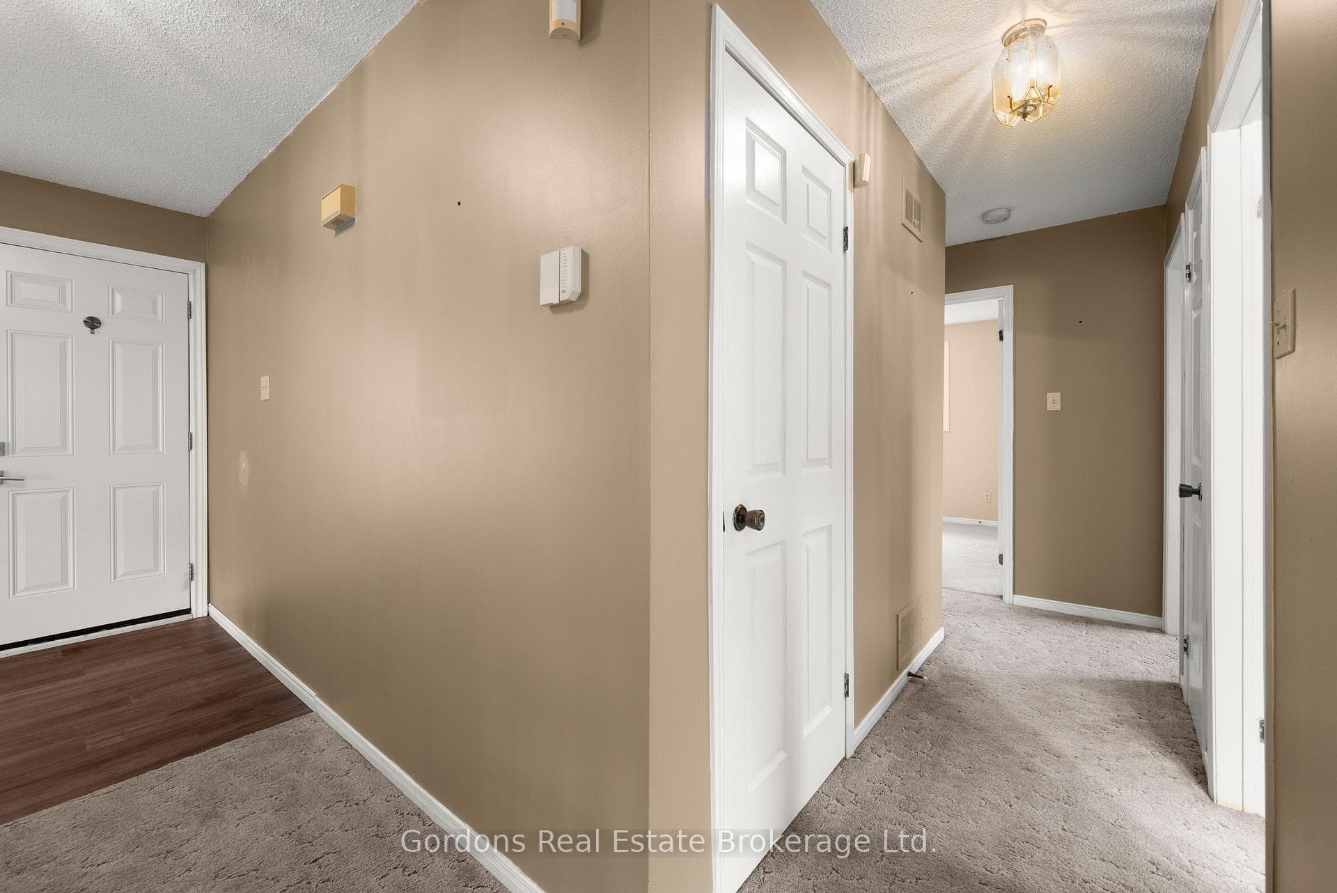 49 Corneil Street photo 15