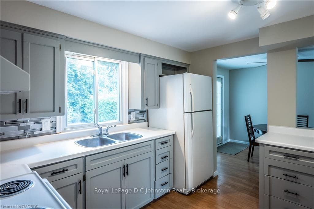 322 GODERICH Street photo 14