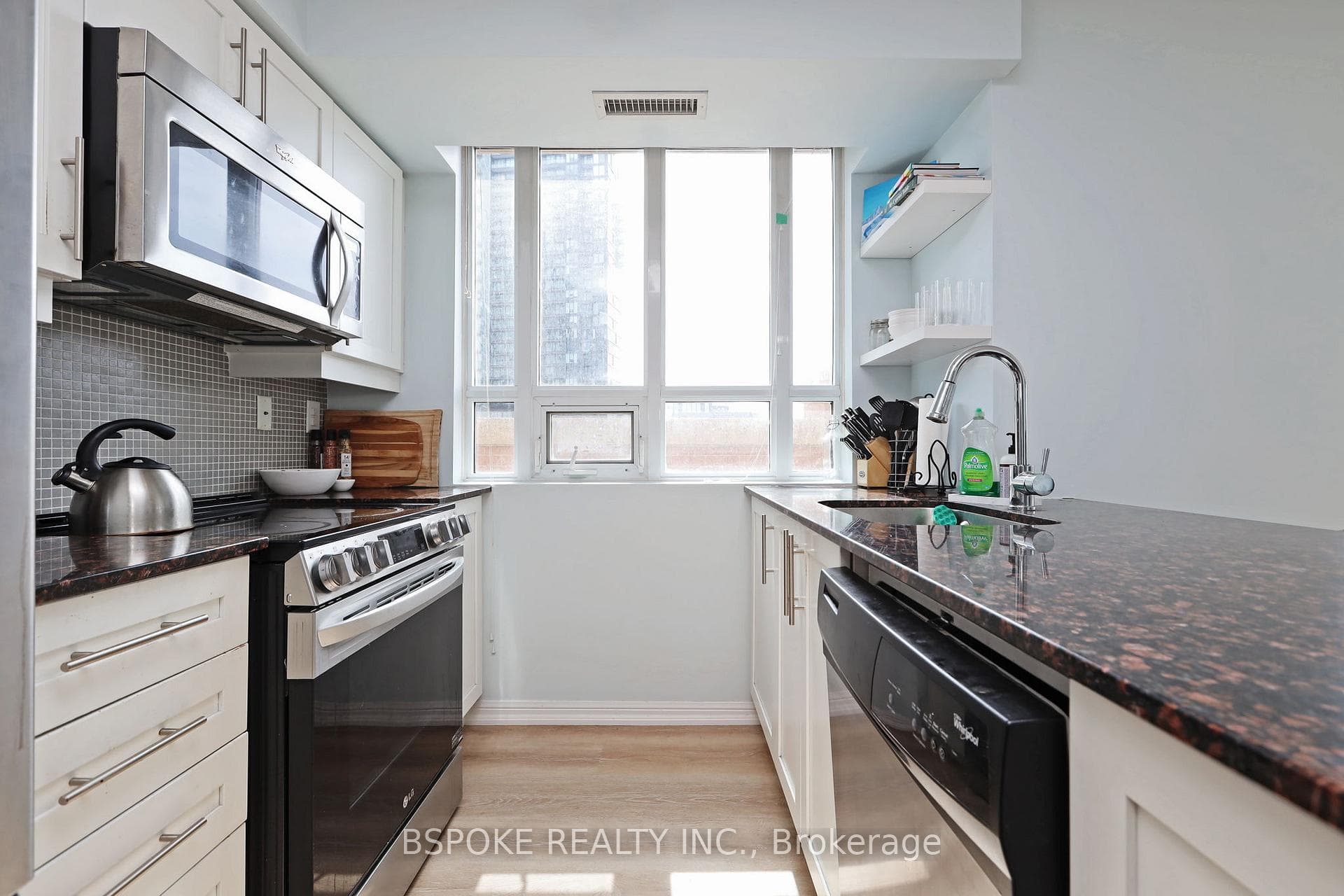125 Western Battery Road Unit 610 photo 9