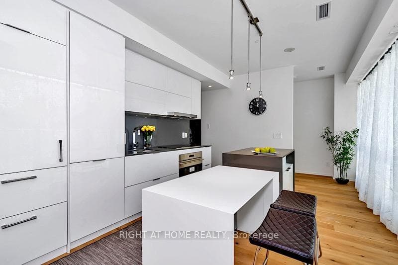 1 Bloor Street Unit 511 photo 6