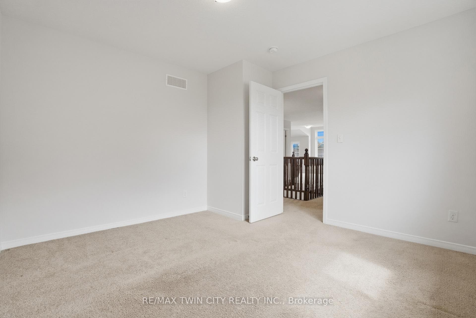 288 Steepleridge Street photo 31