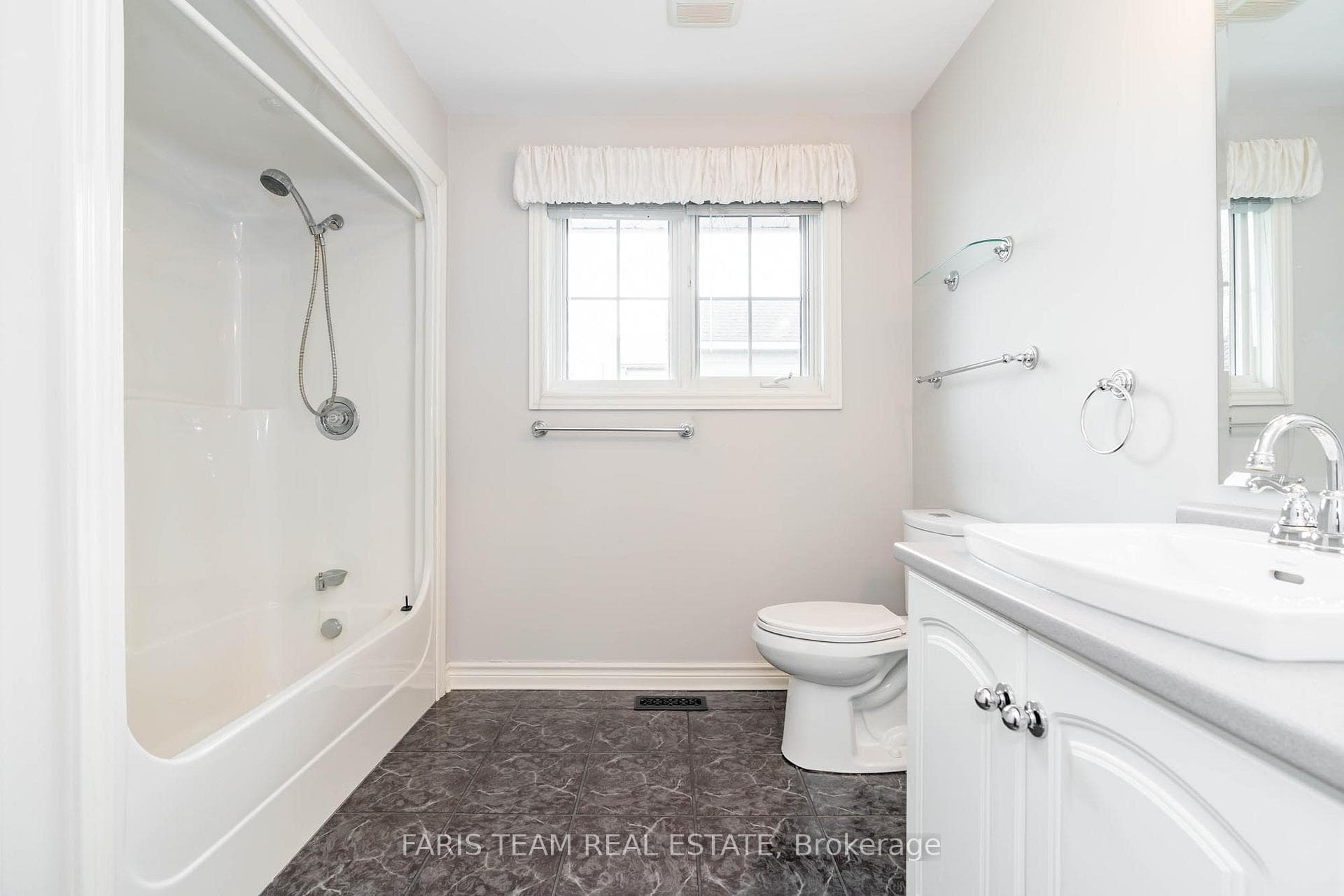 927 Barry Avenue photo 27
