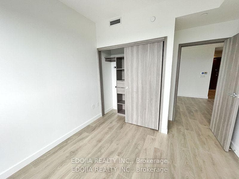 85 Mcmahon Drive Unit 1506 photo 2