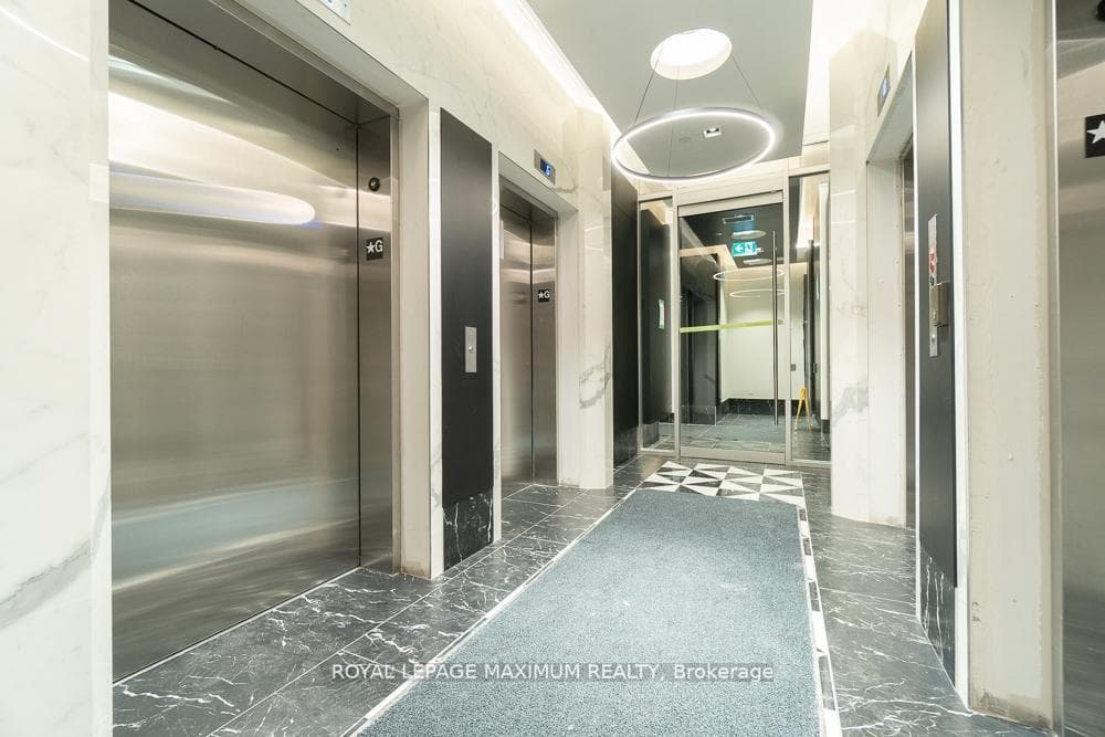 70 Princess Street Unit 2015 E photo 27
