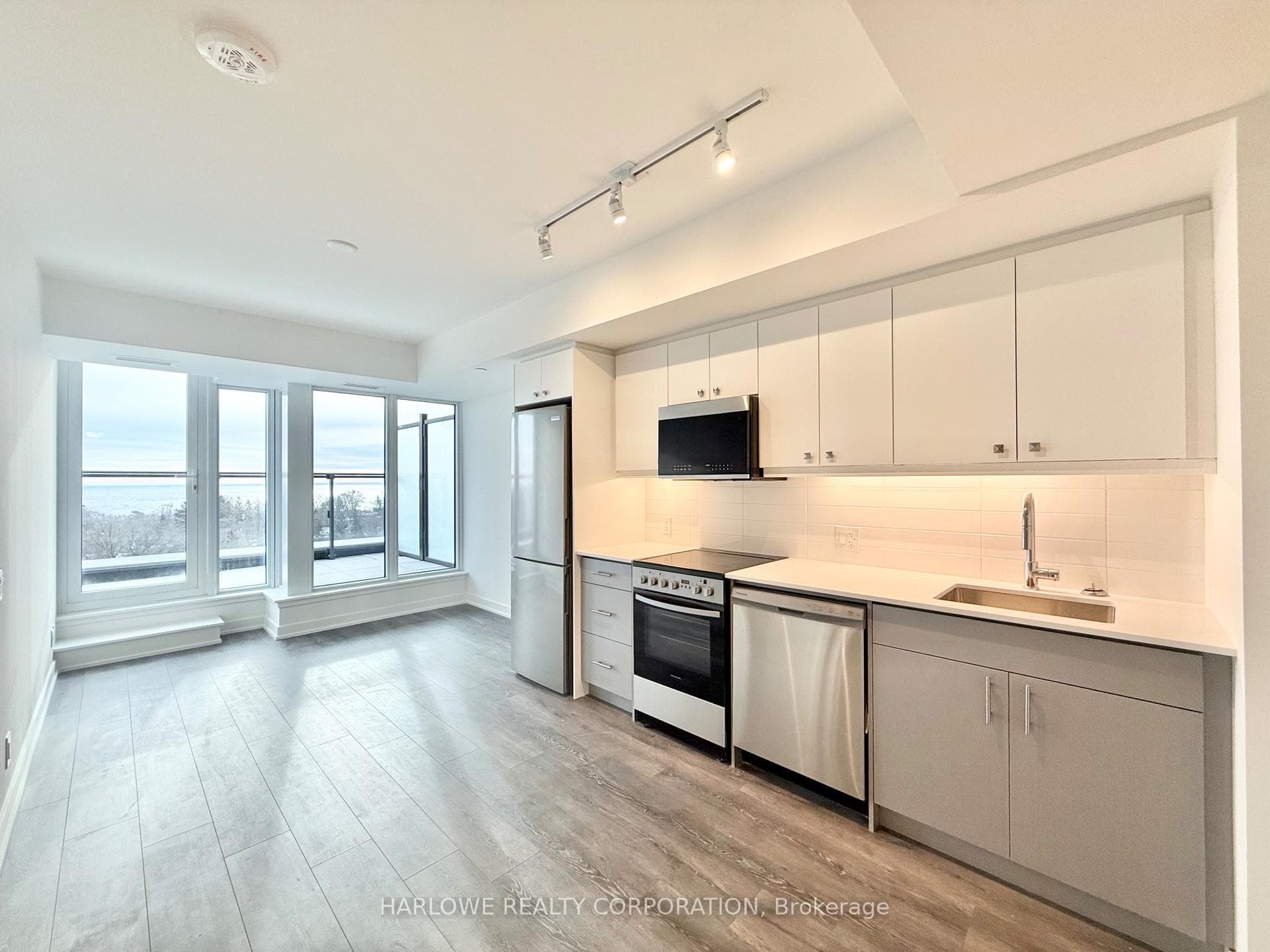 2 Manderley Drive Unit 812 photo 1