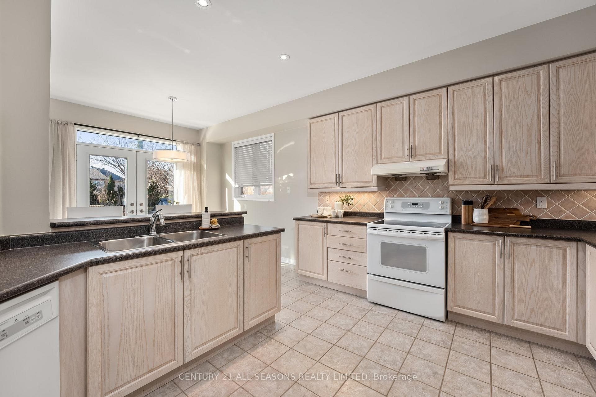 35 Lady Fern Drive photo 10