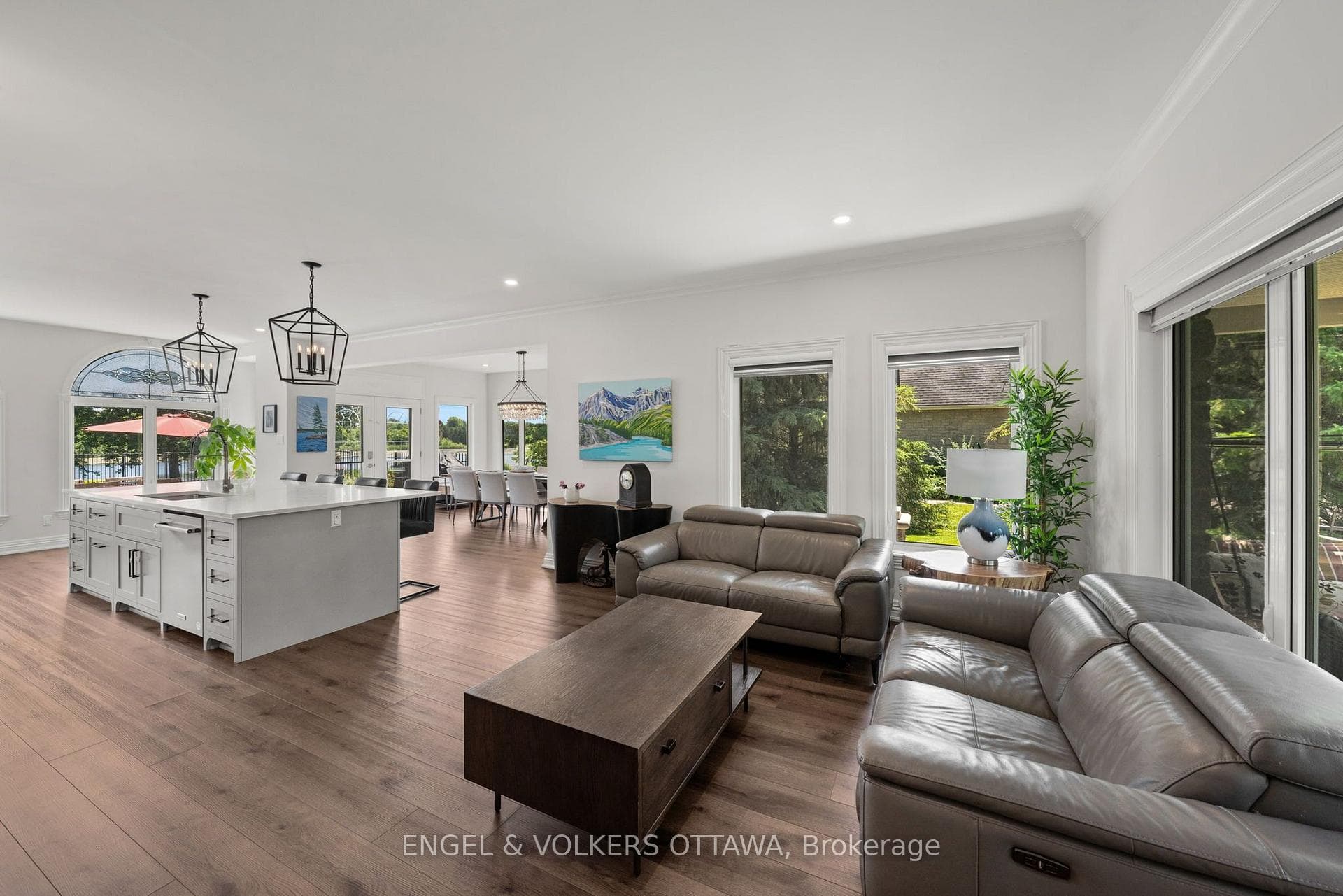 5833A Rideau Valley Drive photo 6