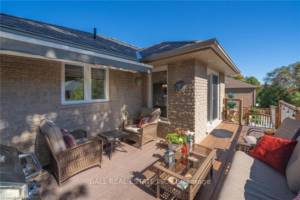 236 Lorne Court photo 34