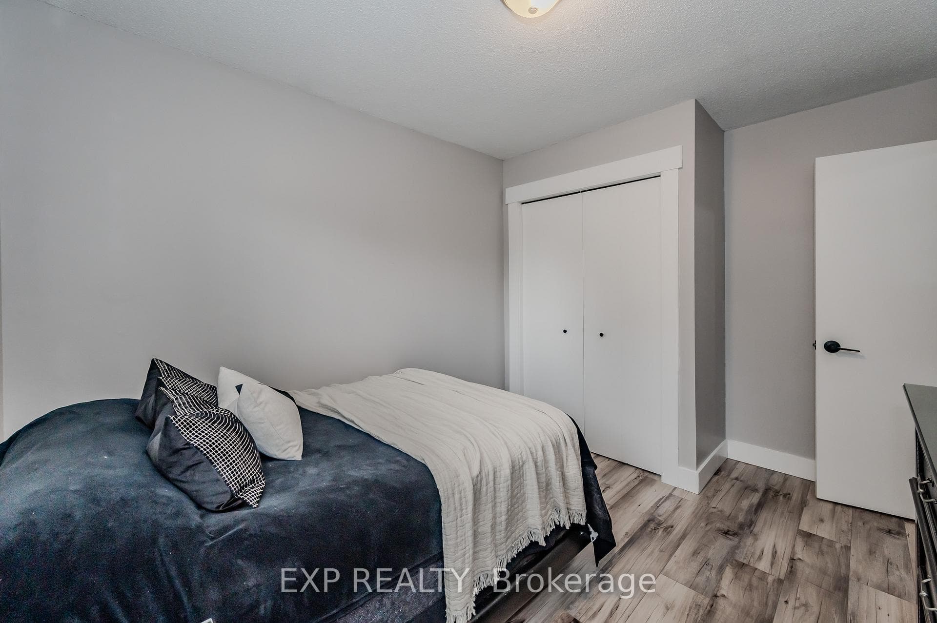 242 Lorraine Avenue photo 20