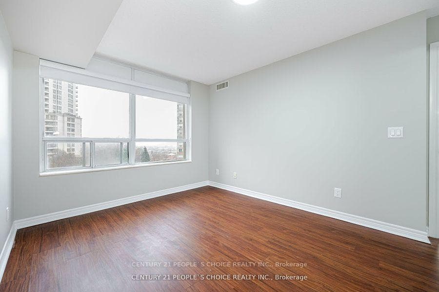 310 Burnhamthorpe Road Unit 610 photo 17