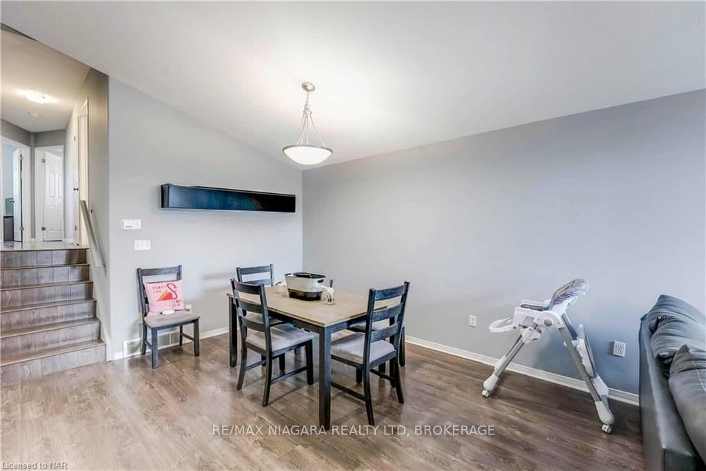 7709 CORTINA Crescent photo 4