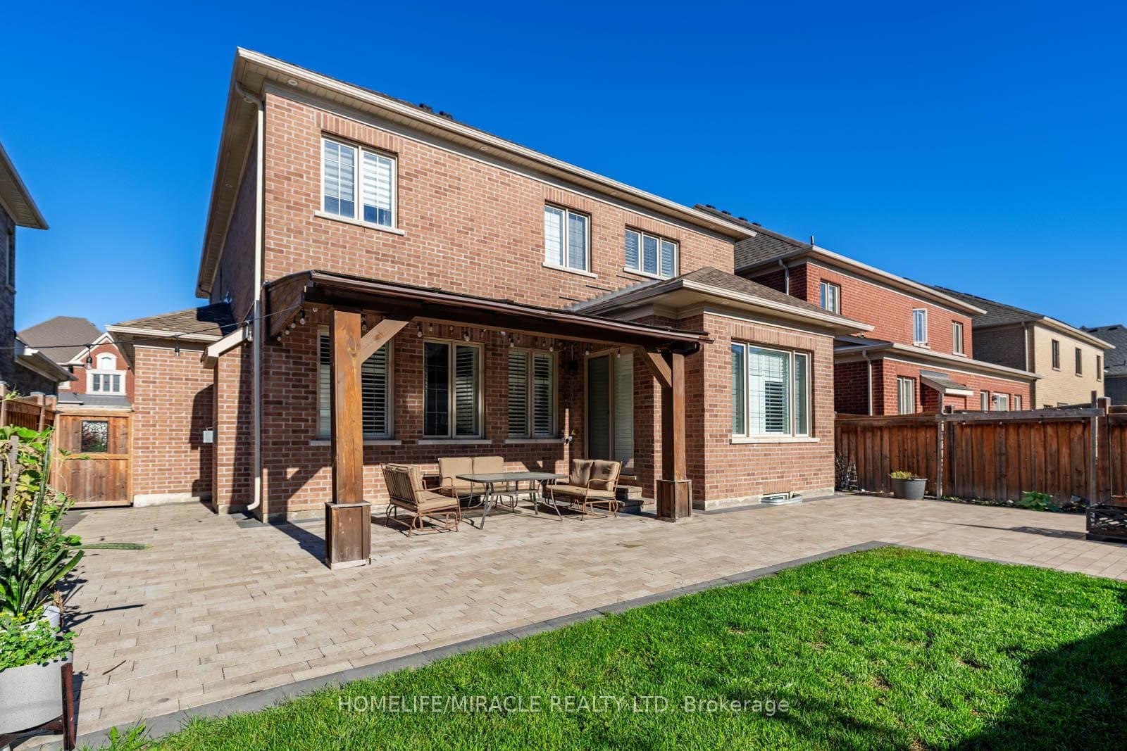 10 Erintown Crescent photo 45