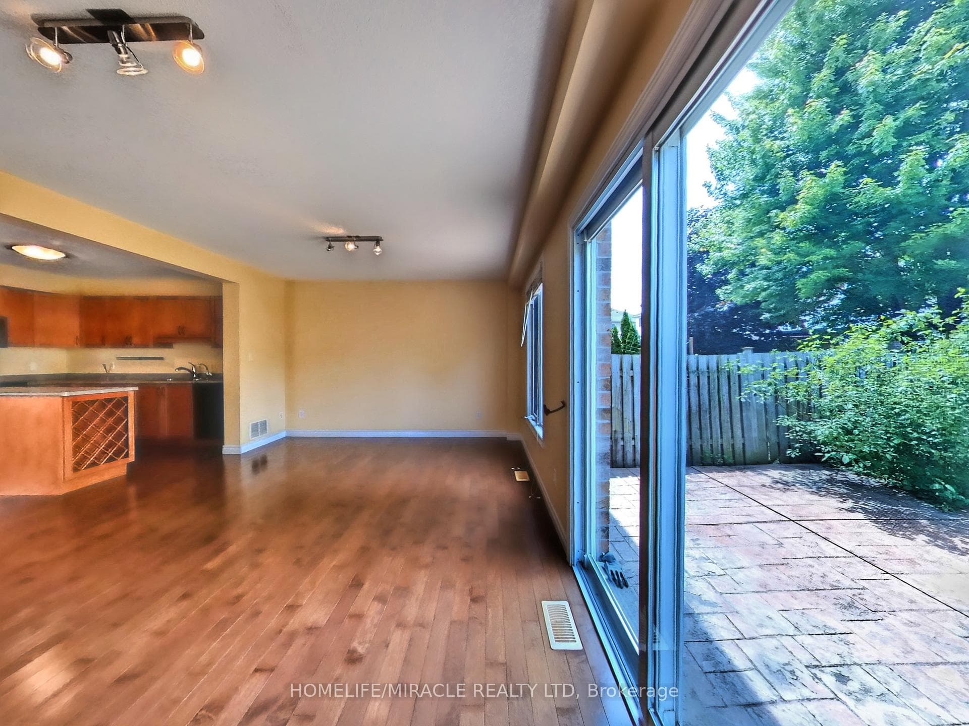 155 Snowdrop Crescent photo 9
