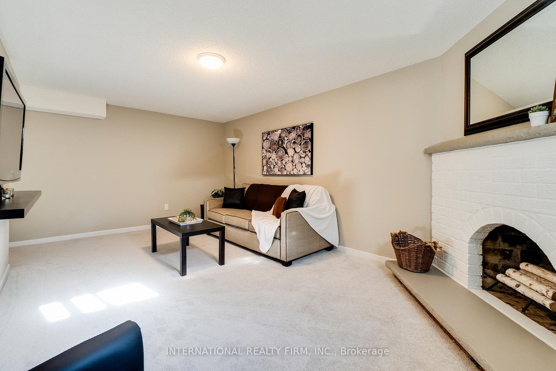 760 Galloway Crescent photo 14