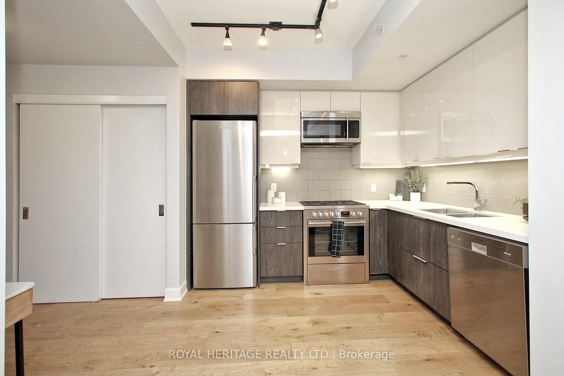 580 Kingston Road Unit 109 photo 1