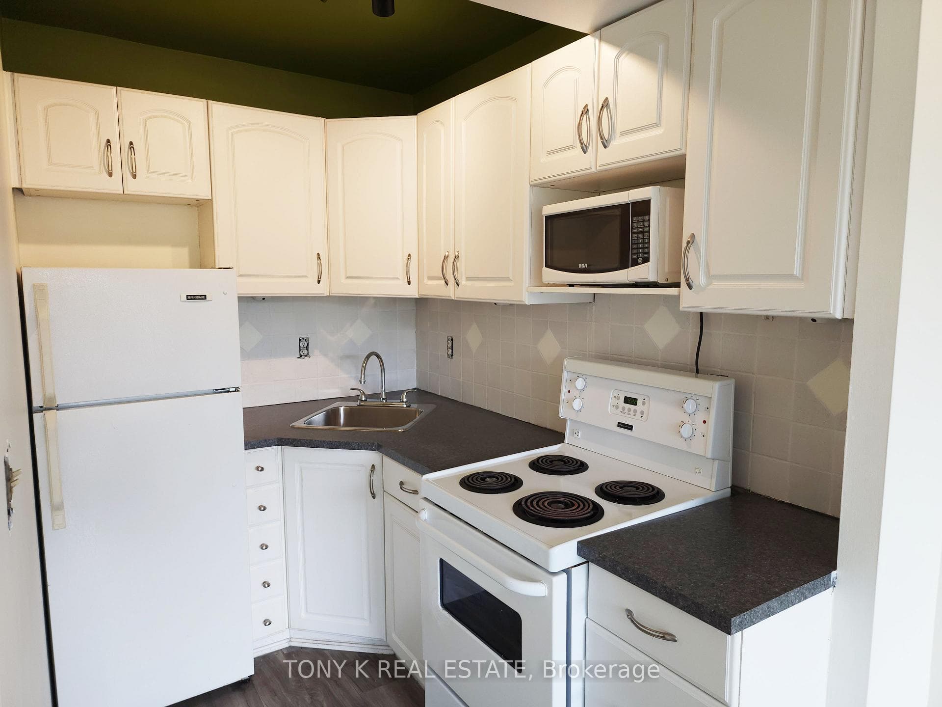 150 Charlton Avenue Unit 2305 photo 2