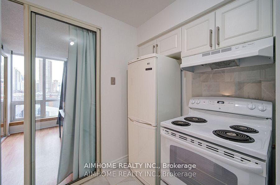 1055 Bay Street Unit 603 photo 20