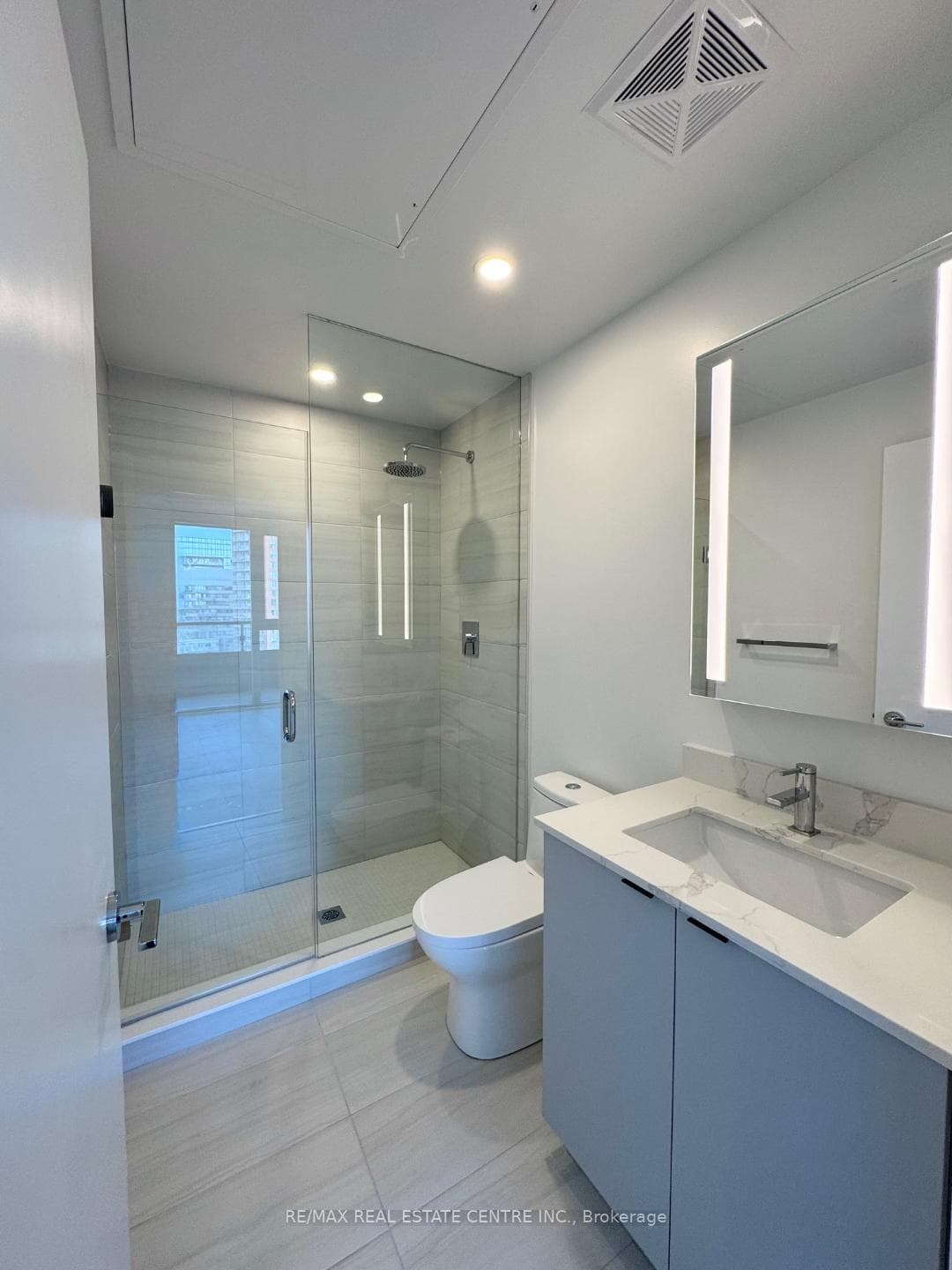 285 Dufferin Street Unit 907 photo 17