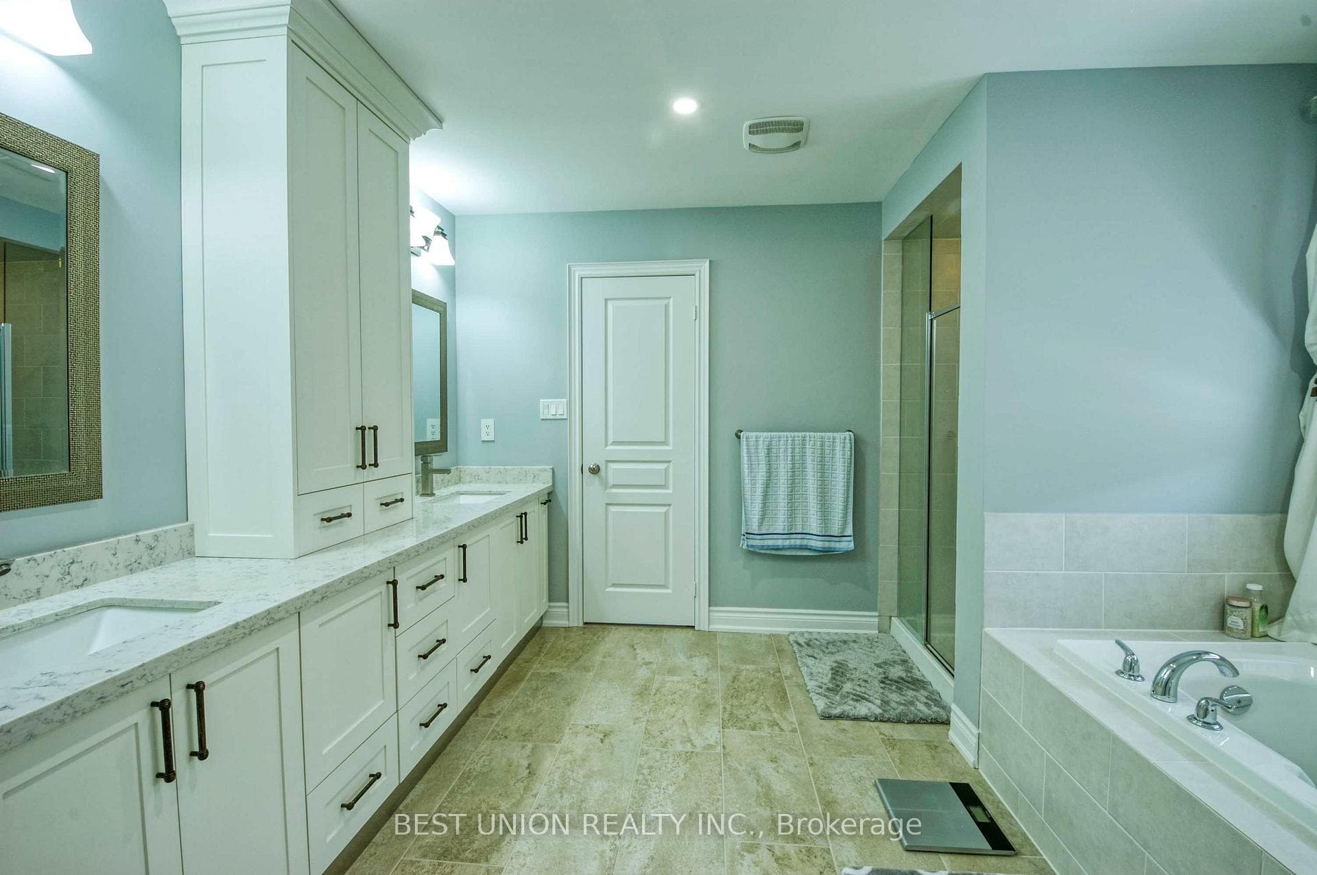 1183 Mctavish Drive photo 33