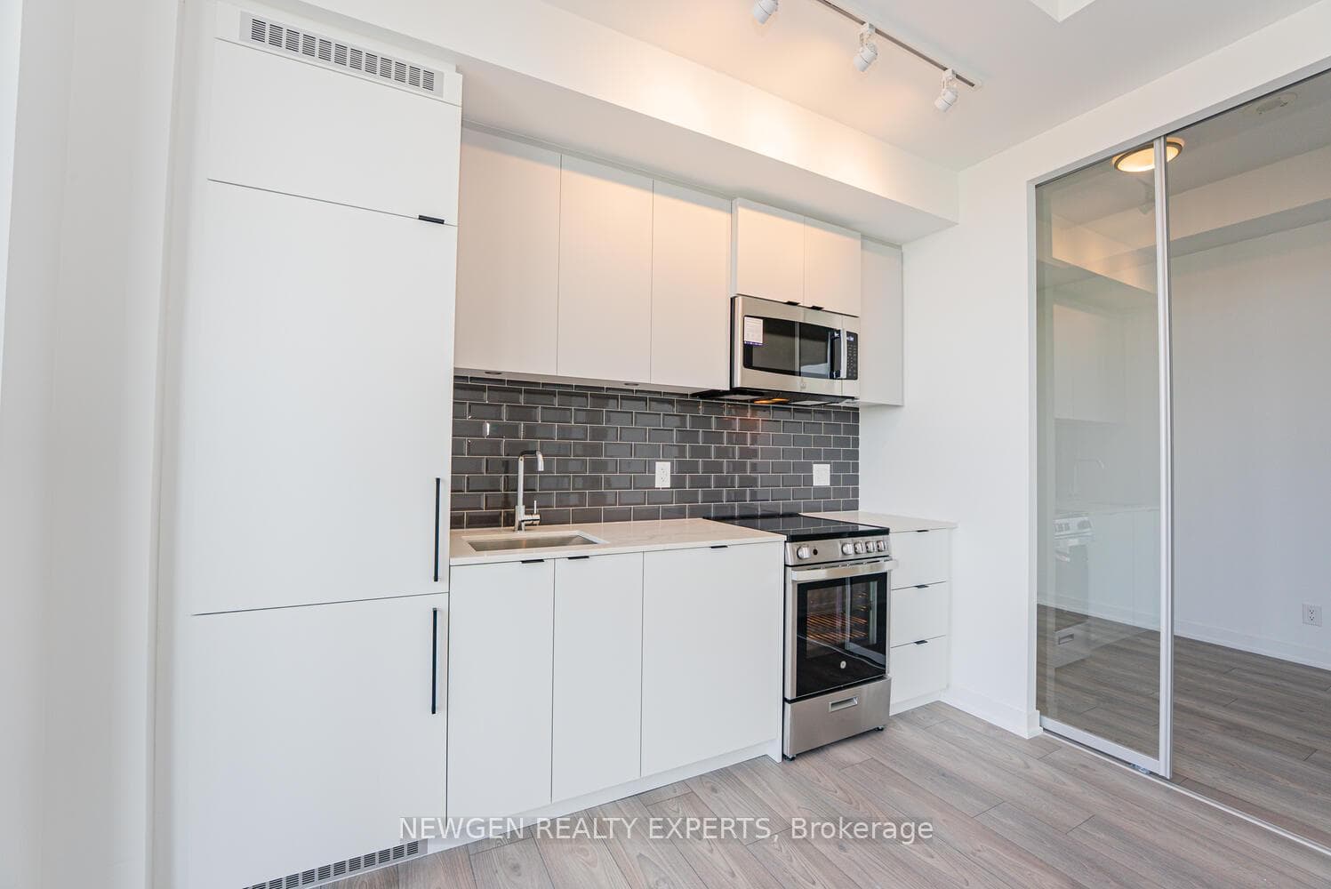 285 Dufferin Street Unit 1203 photo 12