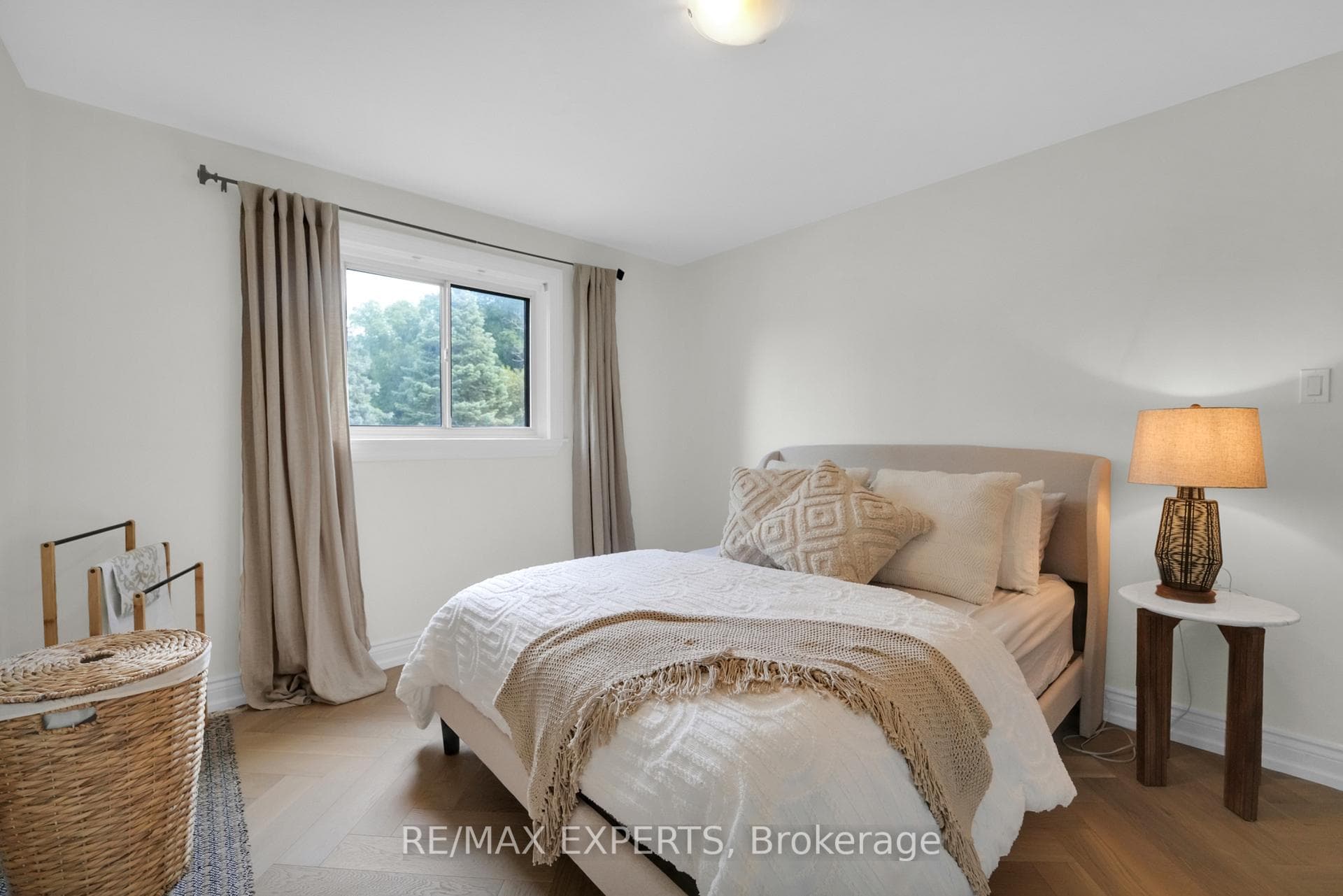 154 Meadowvale Court photo 14