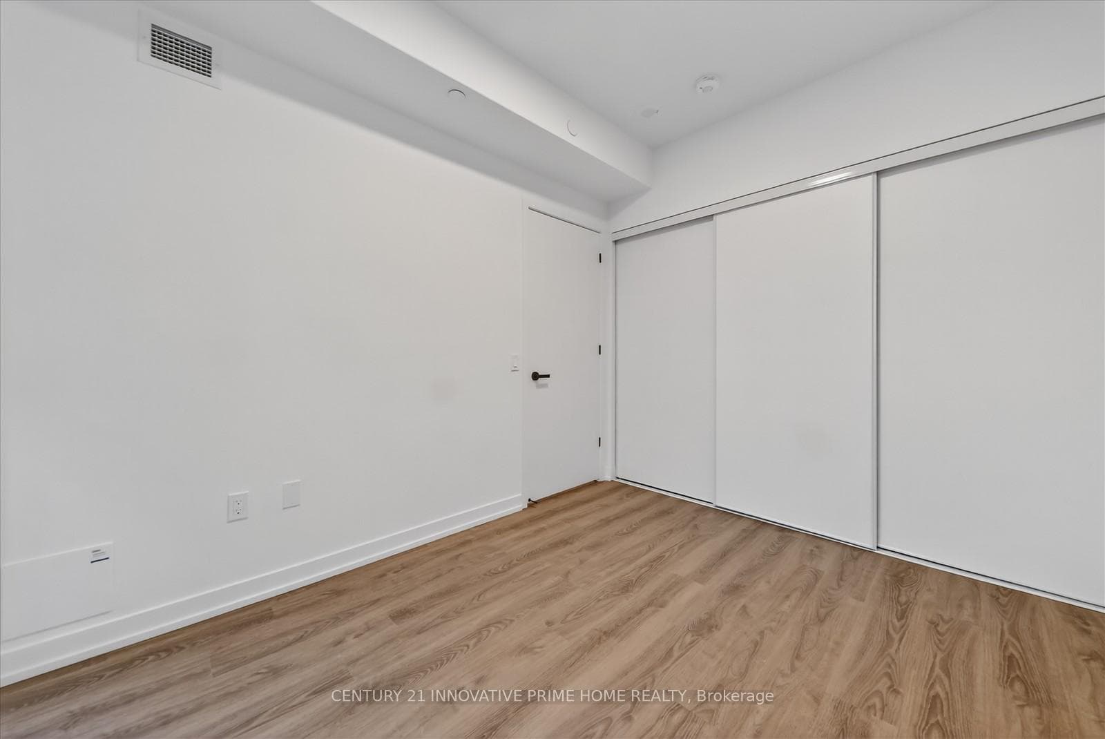 8 Interchange Way Unit 910 photo 20