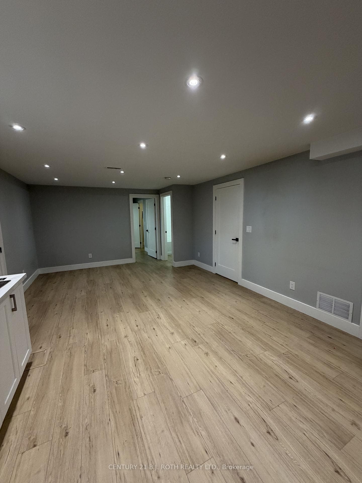 56 Olive Crescent photo 5