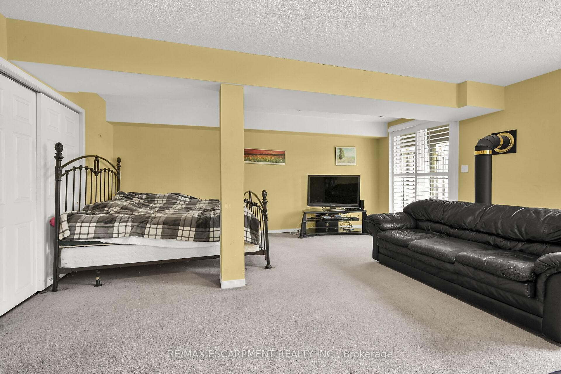 2151 Walkers Line Unit 10 photo 30