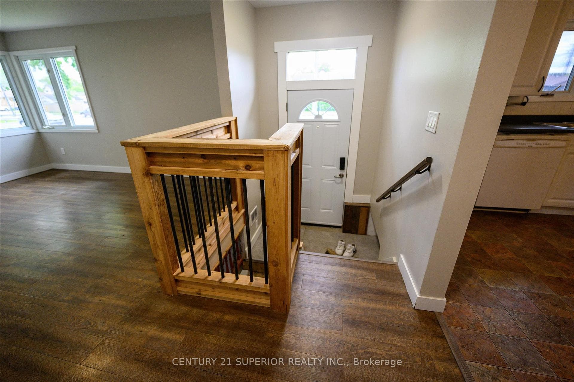 637 Brown Street photo 7