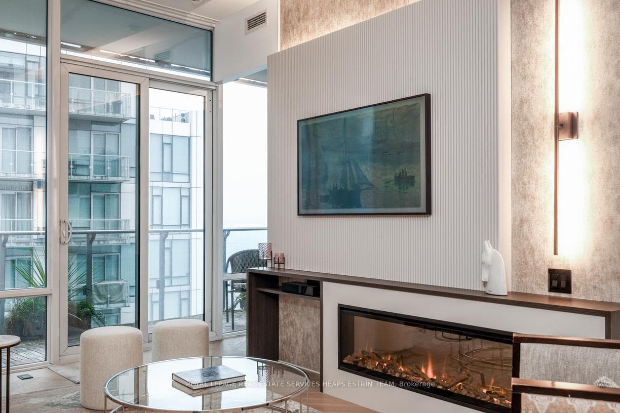 29 Queens Quay Unit 916 photo 24