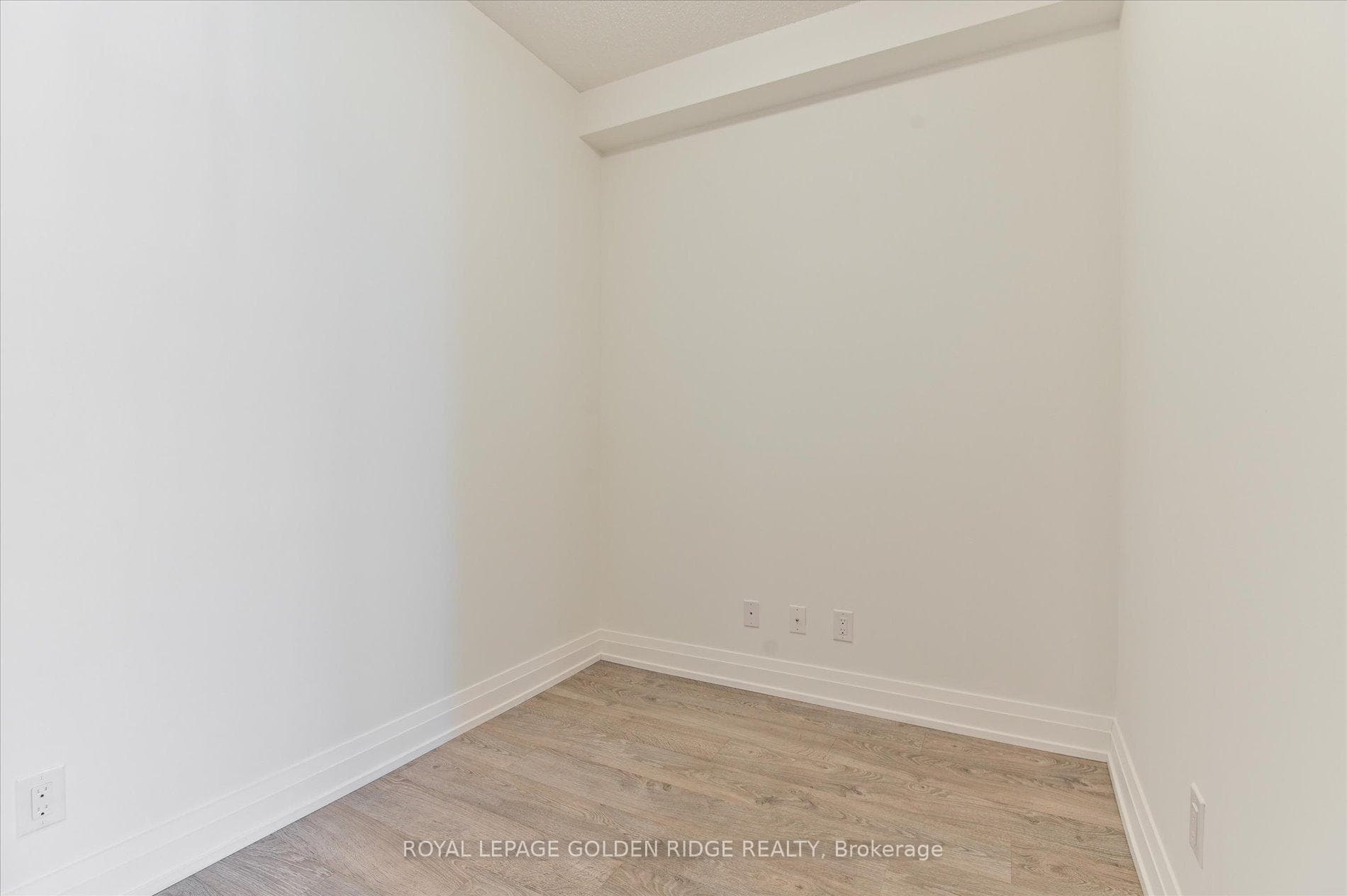 591 Sheppard Avenue Unit 521 photo 10
