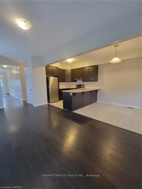 136 Flagg Avenue photo 2