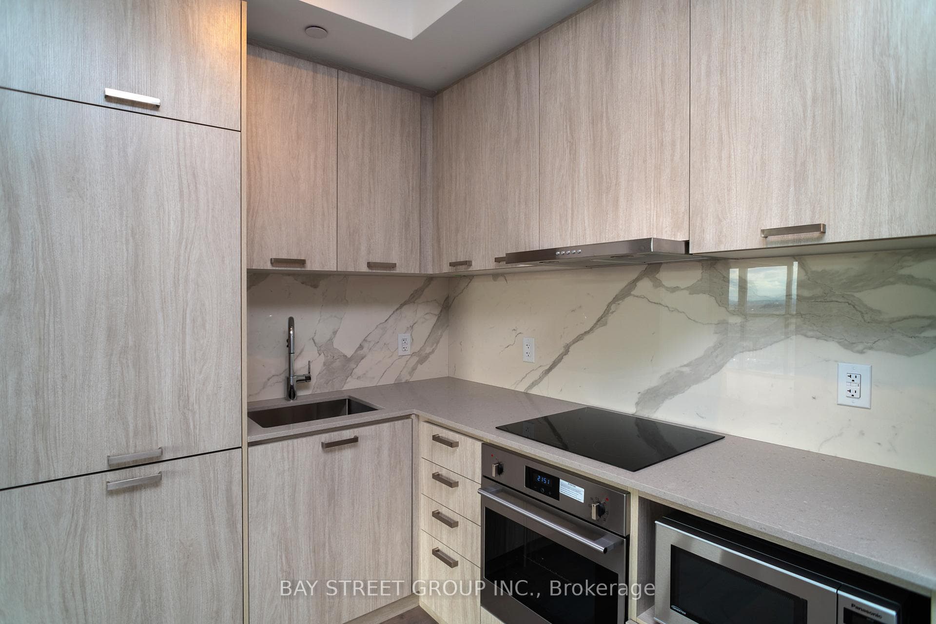 10 Honeycrisp Crescent Unit 906 photo 13