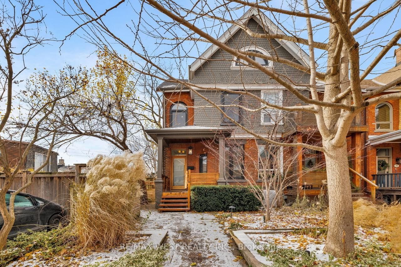 22 Cowan Avenue photo 1