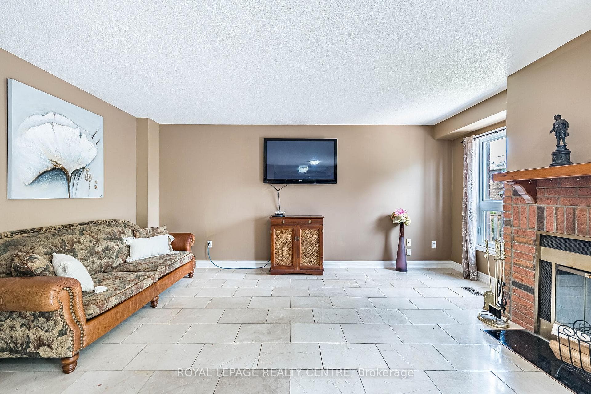 3211 Dovetail Mews photo 9