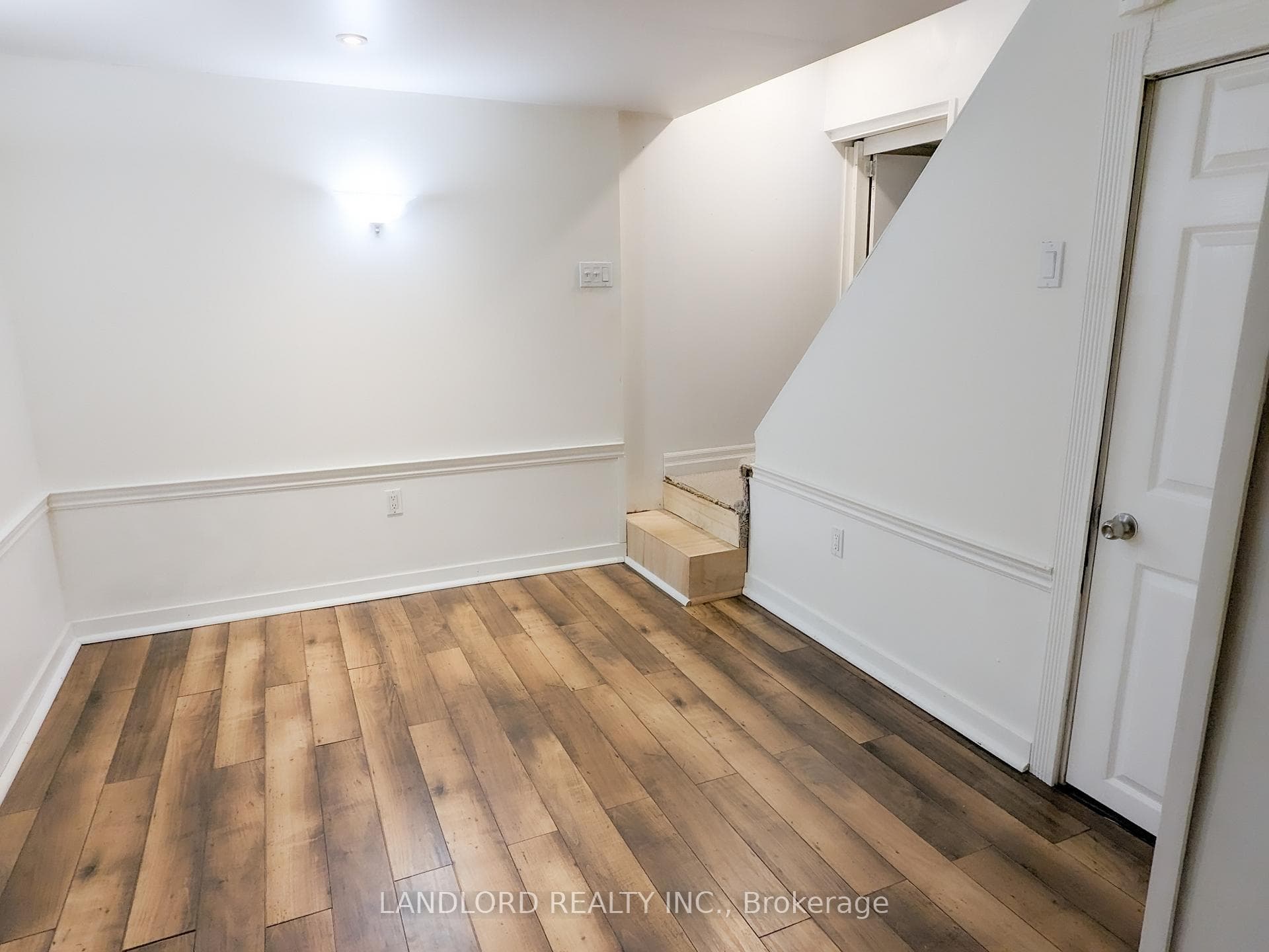 100 Kings Crescent photo 16