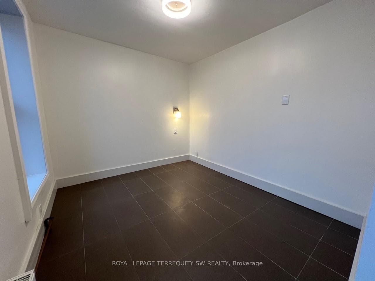 213 Queen Street Unit 6 photo 2